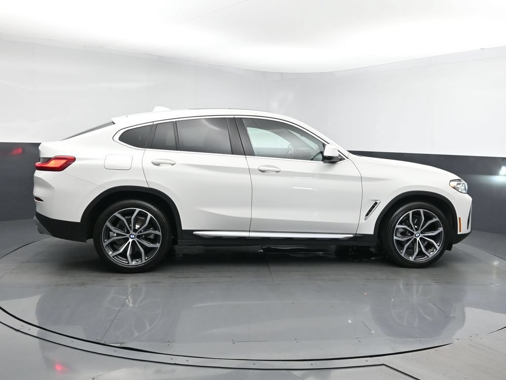 Used 2022 BMW X4 xDrive30i AWD/4WD image 3