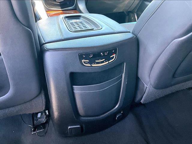 Used 2017 Cadillac Escalade ESV Luxury RWD image 25
