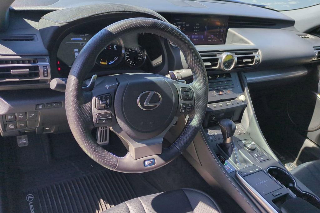 Used 2022 Lexus RC F w/ Premium Package RWD image 9