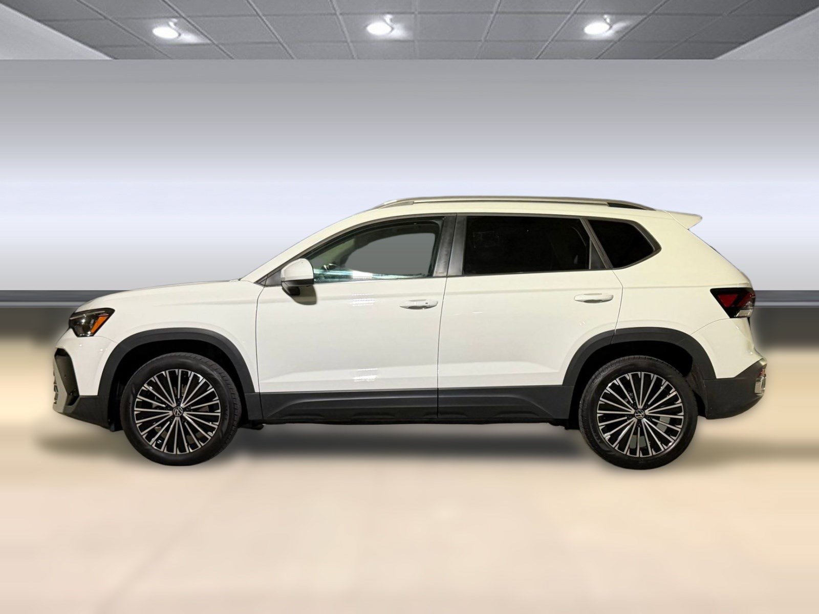 Used 2025 Volkswagen Taos SE FWD image 2