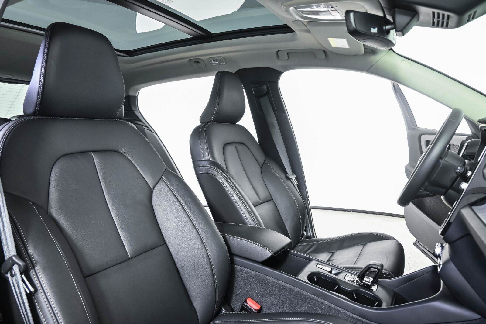 Used 2024 Volvo XC40 B5 Core w/ Protection Package Premier AWD/4WD image 21