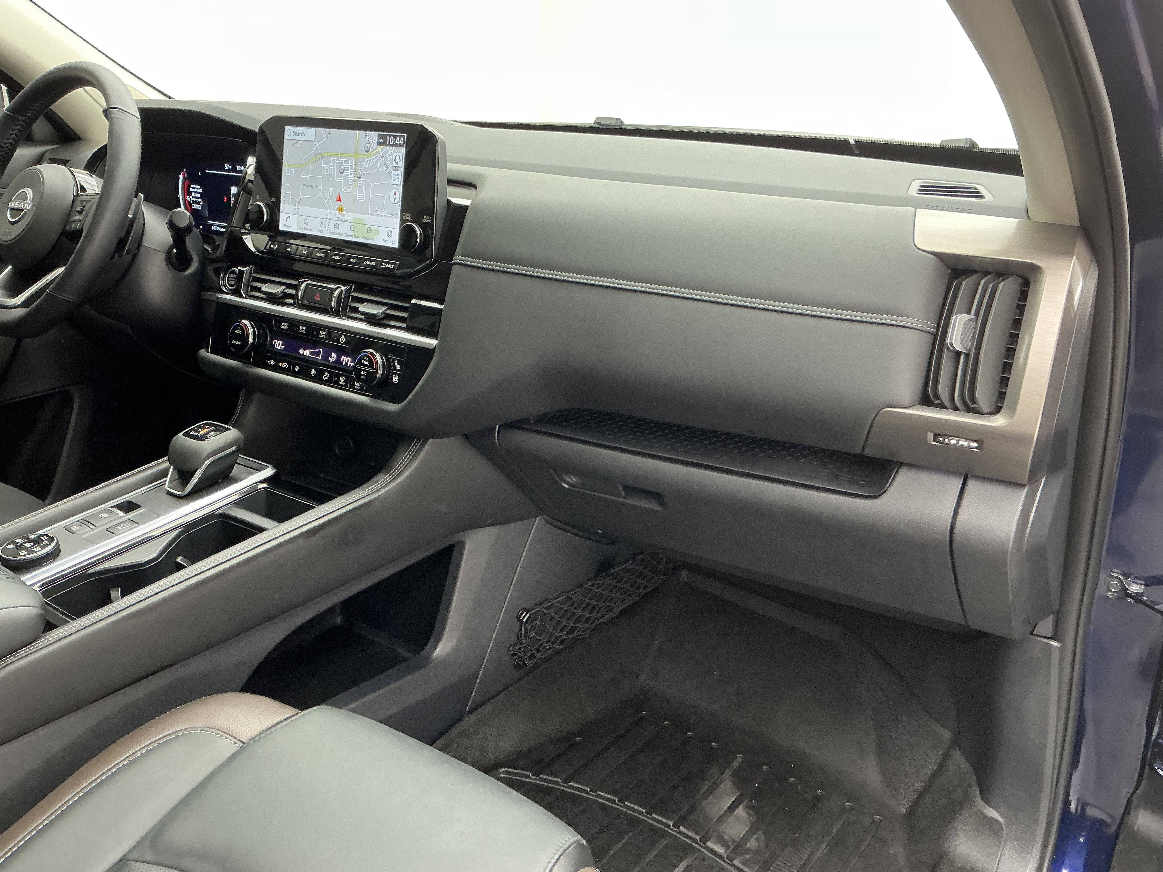 Used 2024 Nissan Pathfinder Platinum image 24