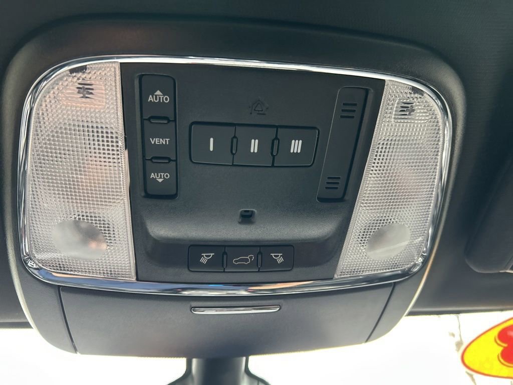 Used 2018 Jeep Grand Cherokee Limited image 34