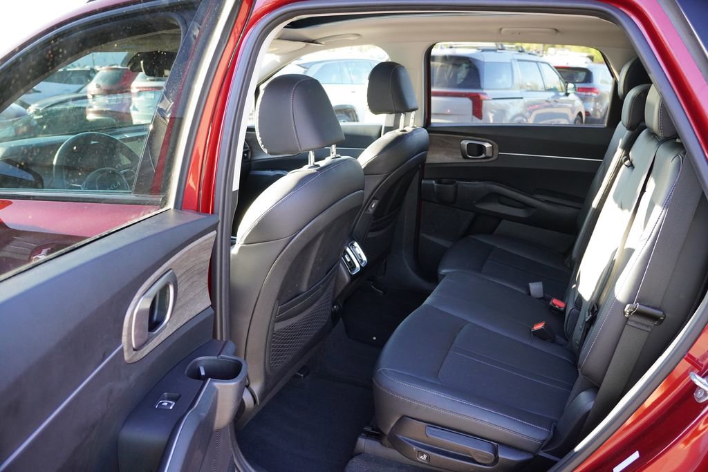 Certified 2023 Kia Sorento S w/ Panoramic Sunroof Package AWD/4WD image 16