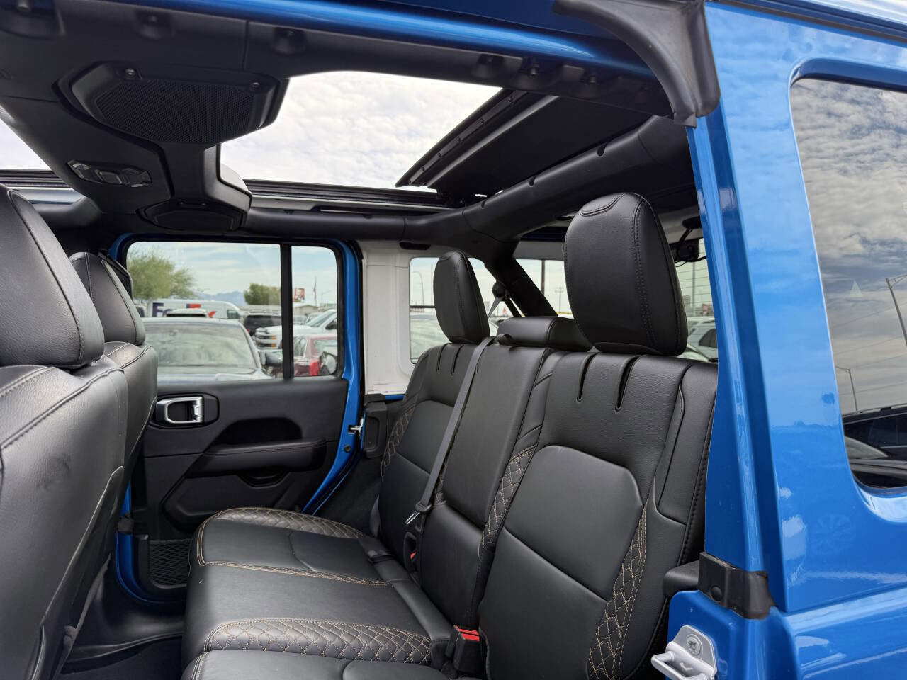 Used 2022 Jeep Wrangler Unlimited Sahara image 29