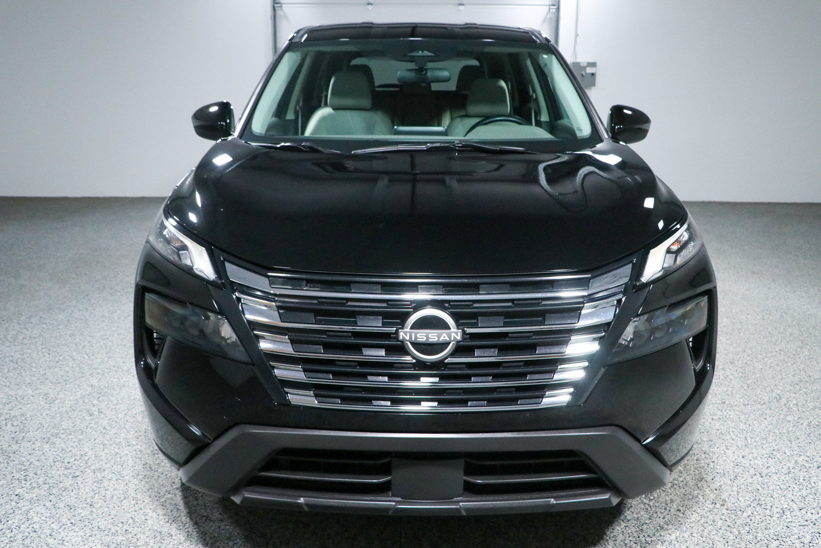 Used 2024 Nissan Rogue SV FWD image 4