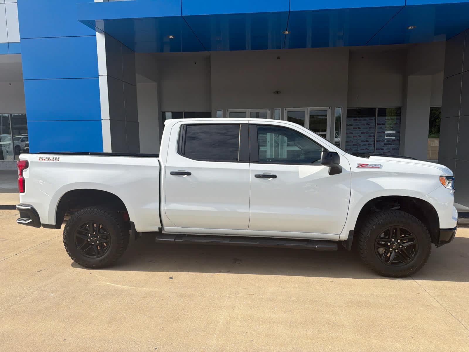 Used 2024 Chevrolet Silverado 1500 LT Trail Boss w/ Protection Package AWD/4WD image 7