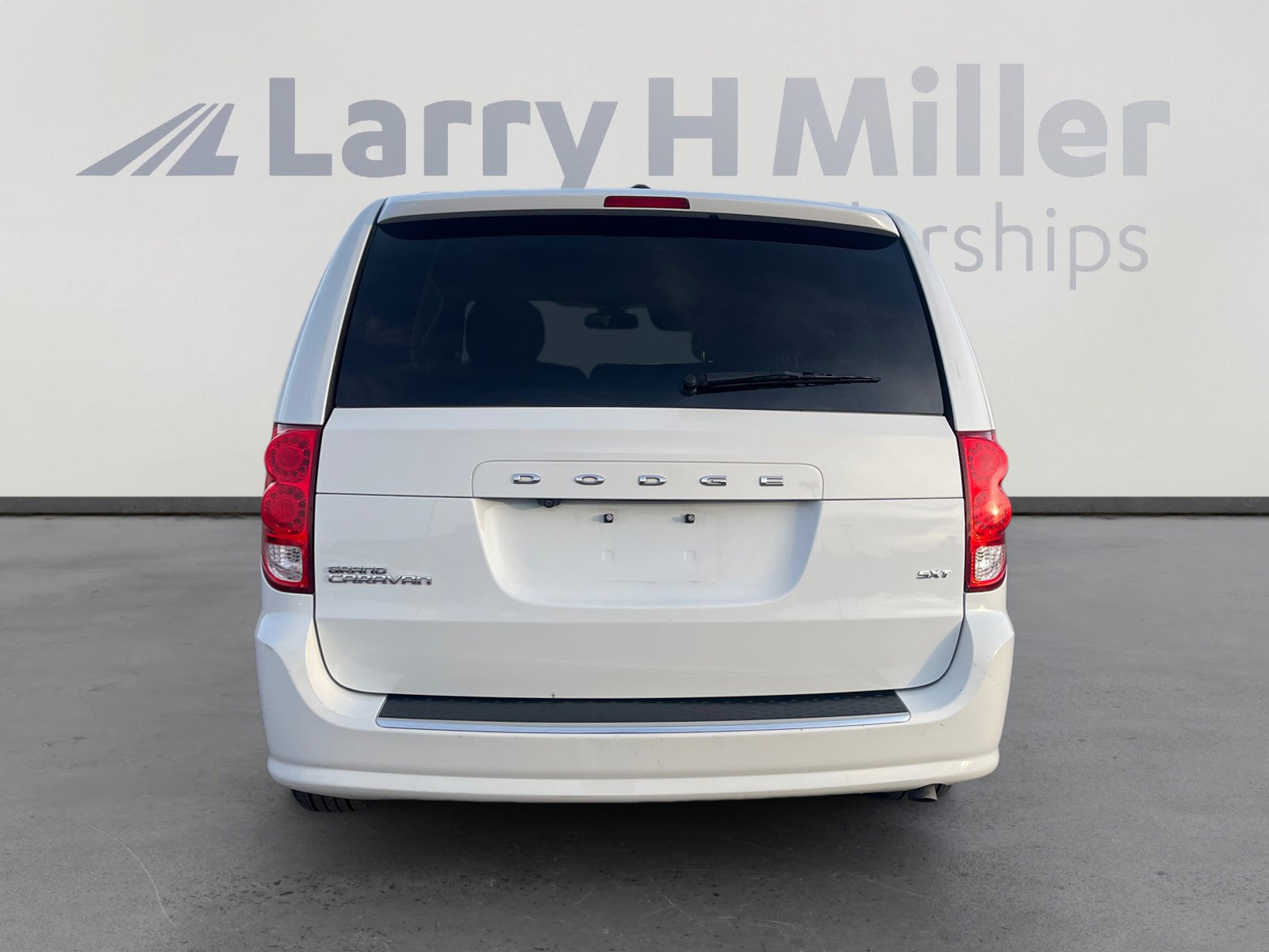 Used 2018 Dodge Grand Caravan SXT w/ Driver Convenience Group image 4