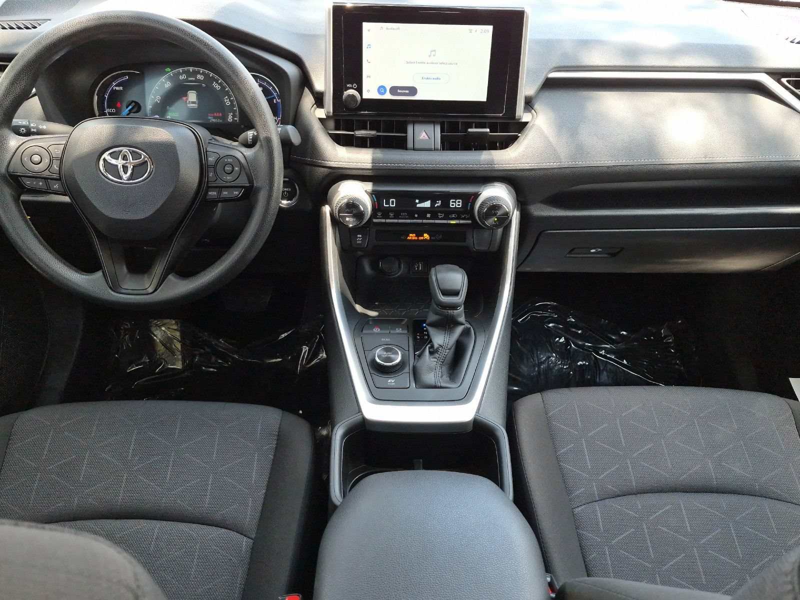 Used 2025 Toyota RAV4 XLE AWD/4WD image 12