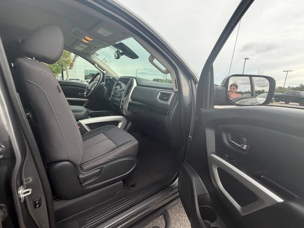 Used 2021 Nissan Titan SV w/ SV Convenience Package RWD image 48