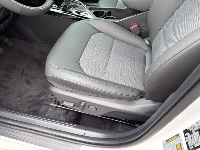 New 2026 Kia Niro EX FWD image 12
