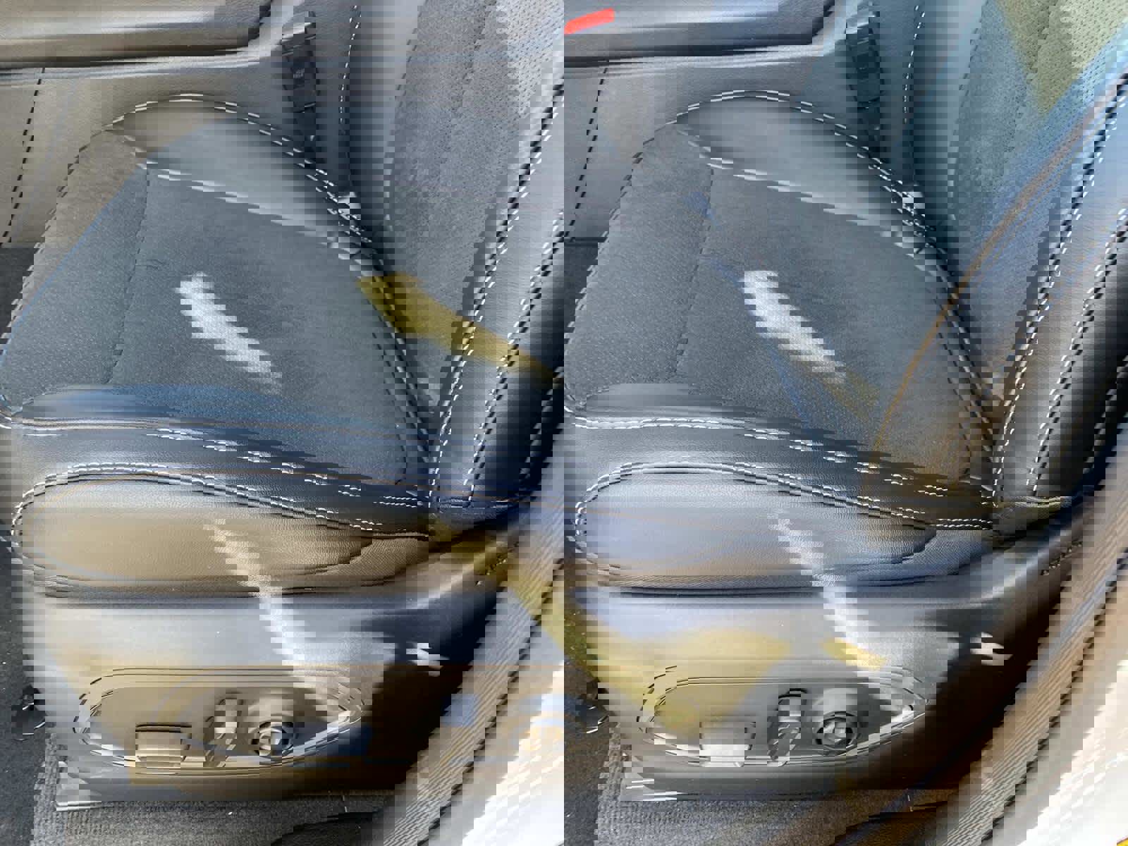 New 2025 Jeep Grand Cherokee Laredo image 10