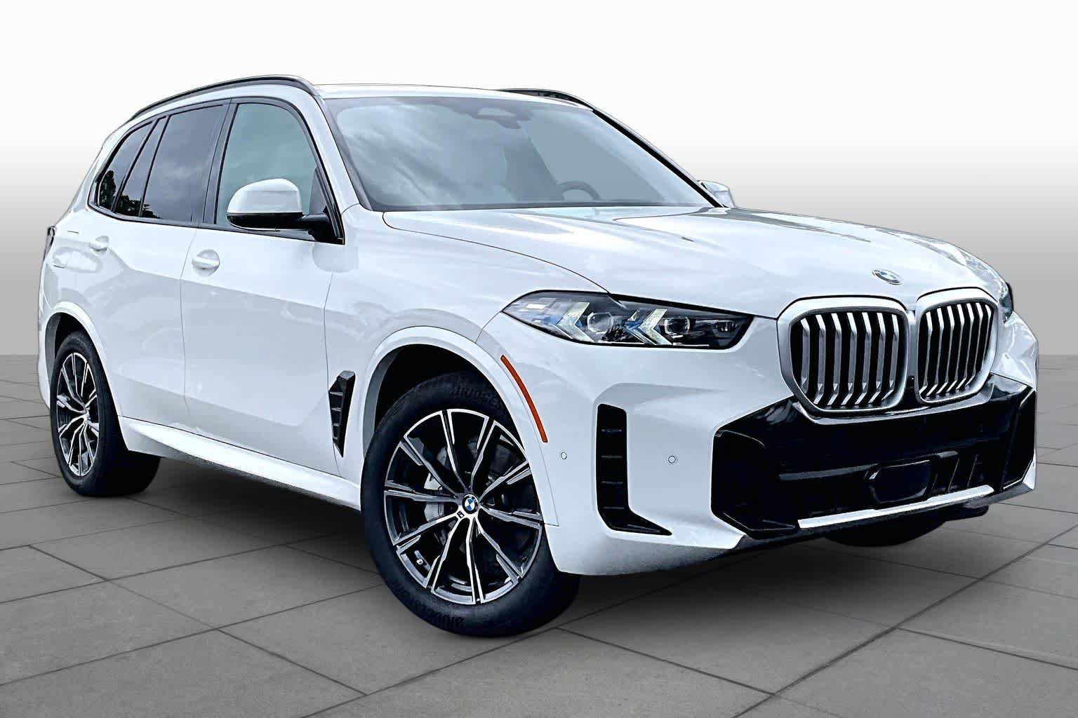 Certified 2025 BMW X5 xDrive40i w/ M Sport Package AWD/4WD image 3