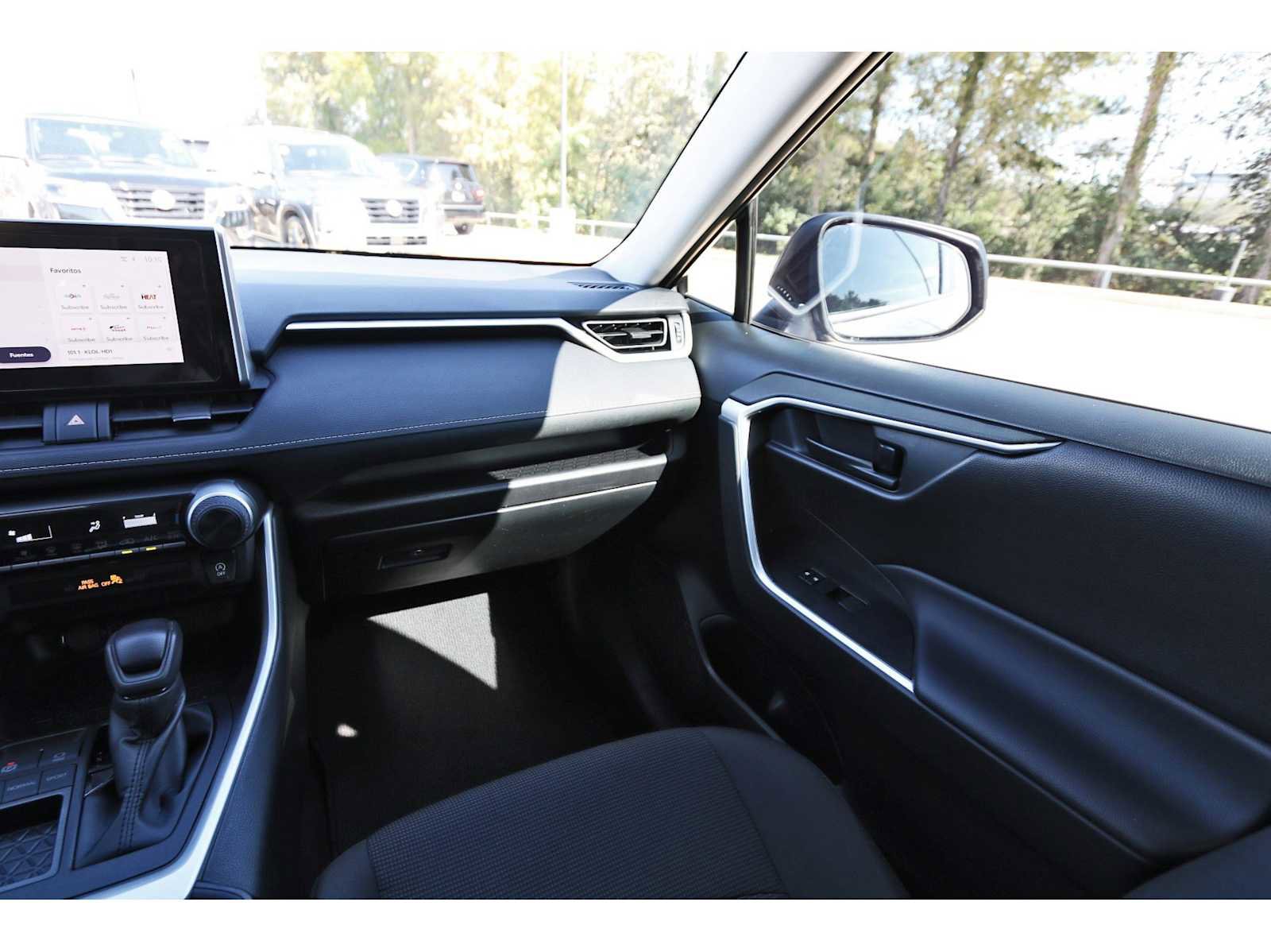 Used 2024 Toyota RAV4 LE image 8