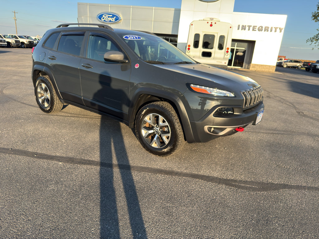 Used 2017 Jeep Cherokee Trailhawk image 6