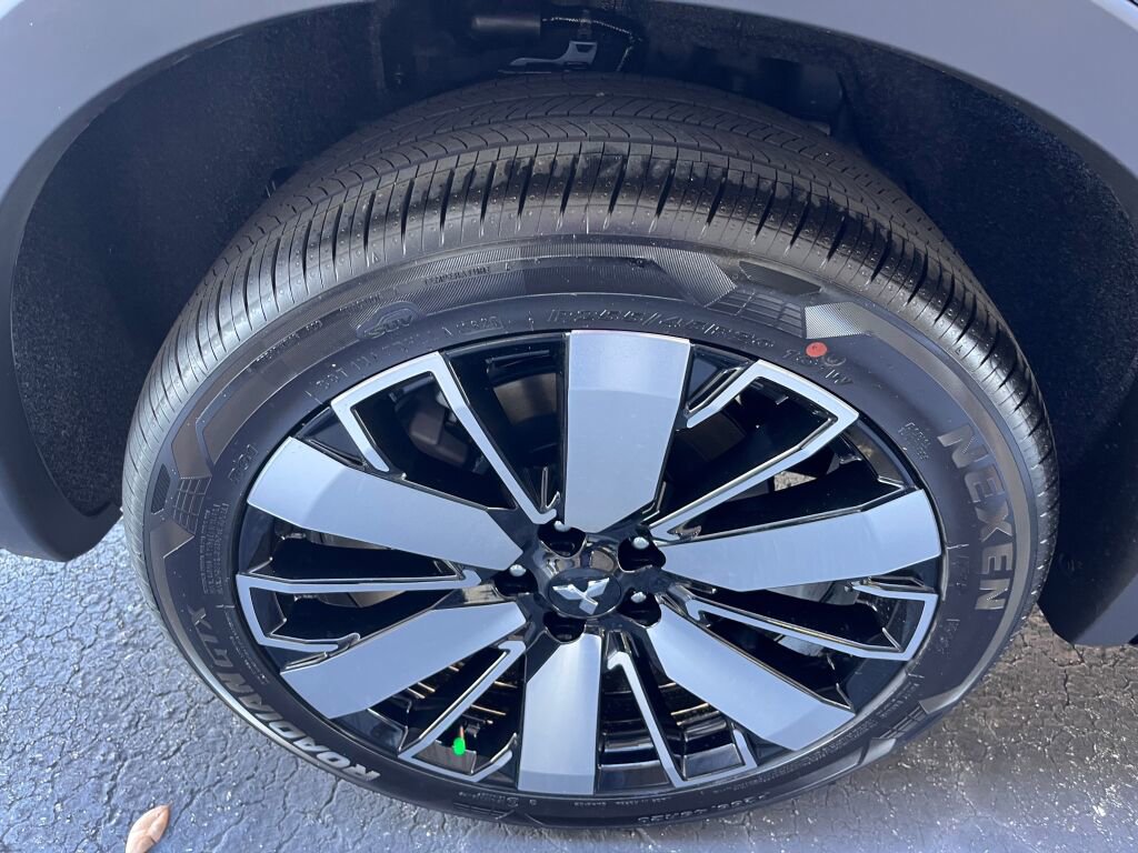 New 2025 Mitsubishi Outlander SE image 25
