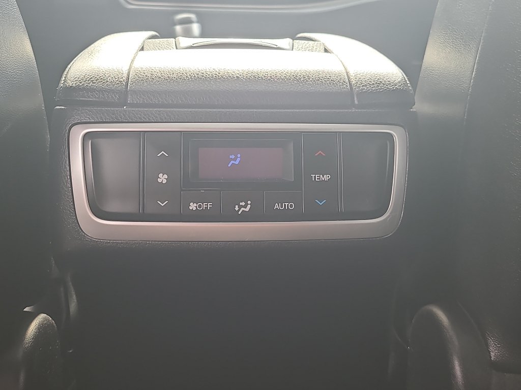 Used 2018 Toyota Highlander Limited AWD/4WD image 37