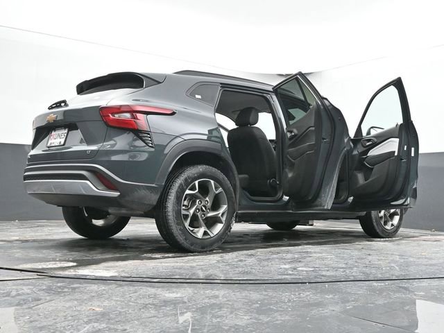 Used 2025 Chevrolet Trax LT image 71