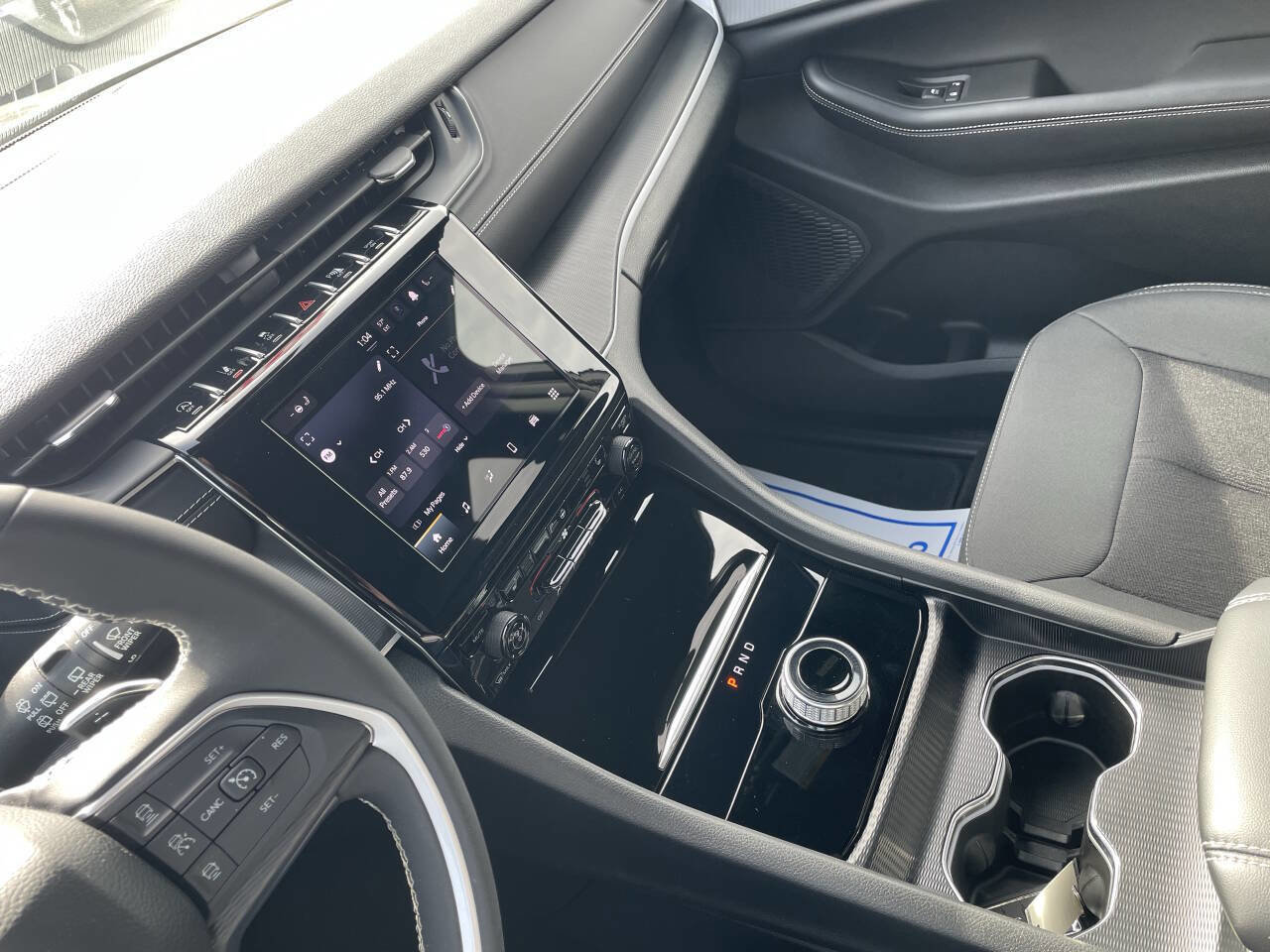 Used 2024 Jeep Grand Cherokee L Laredo w/ Luxury Tech Group I AWD/4WD image 28