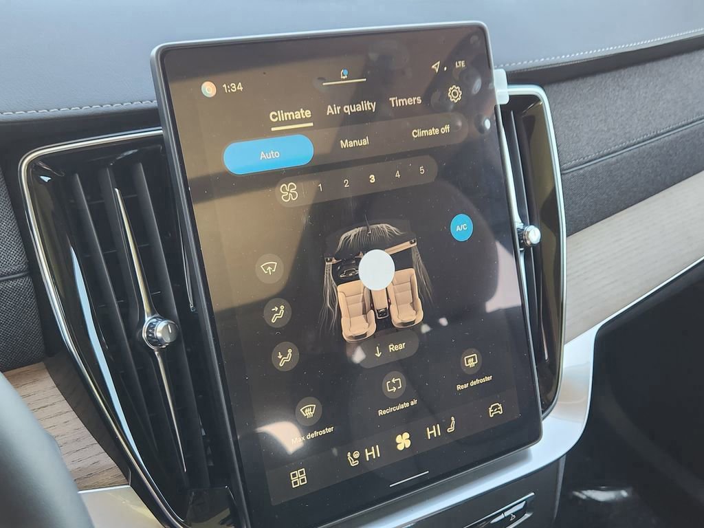 New 2026 Volvo XC90 T8 Plus w/ Protection Package Premier image 9