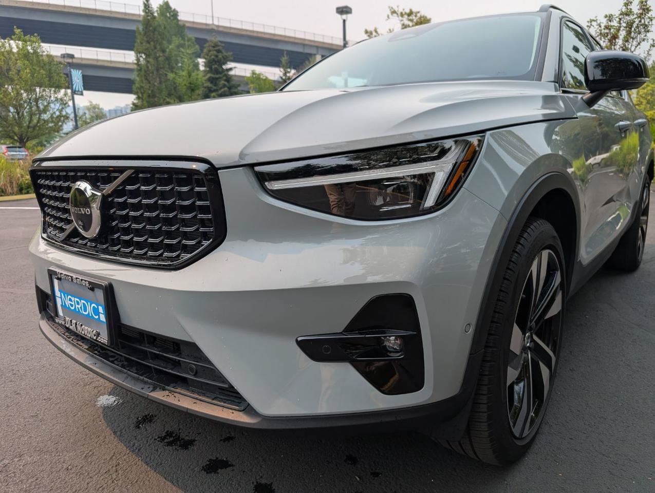 Used 2025 Volvo XC40 B5 Ultra AWD/4WD image 24
