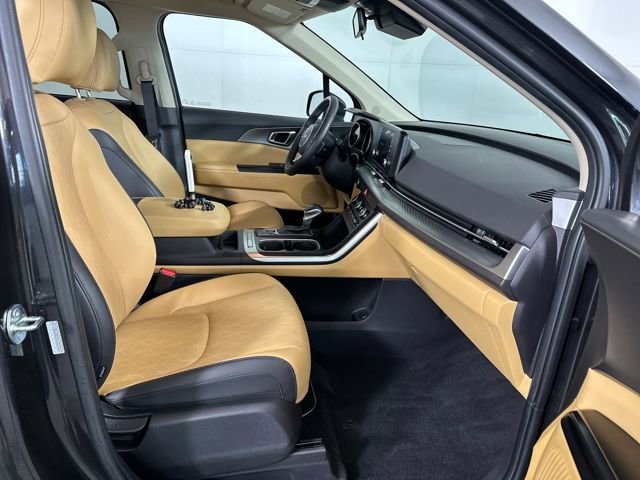 Used 2024 Kia Carnival LX image 28