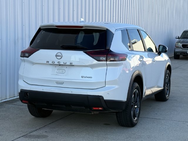 Used 2024 Nissan Rogue SV AWD/4WD image 4