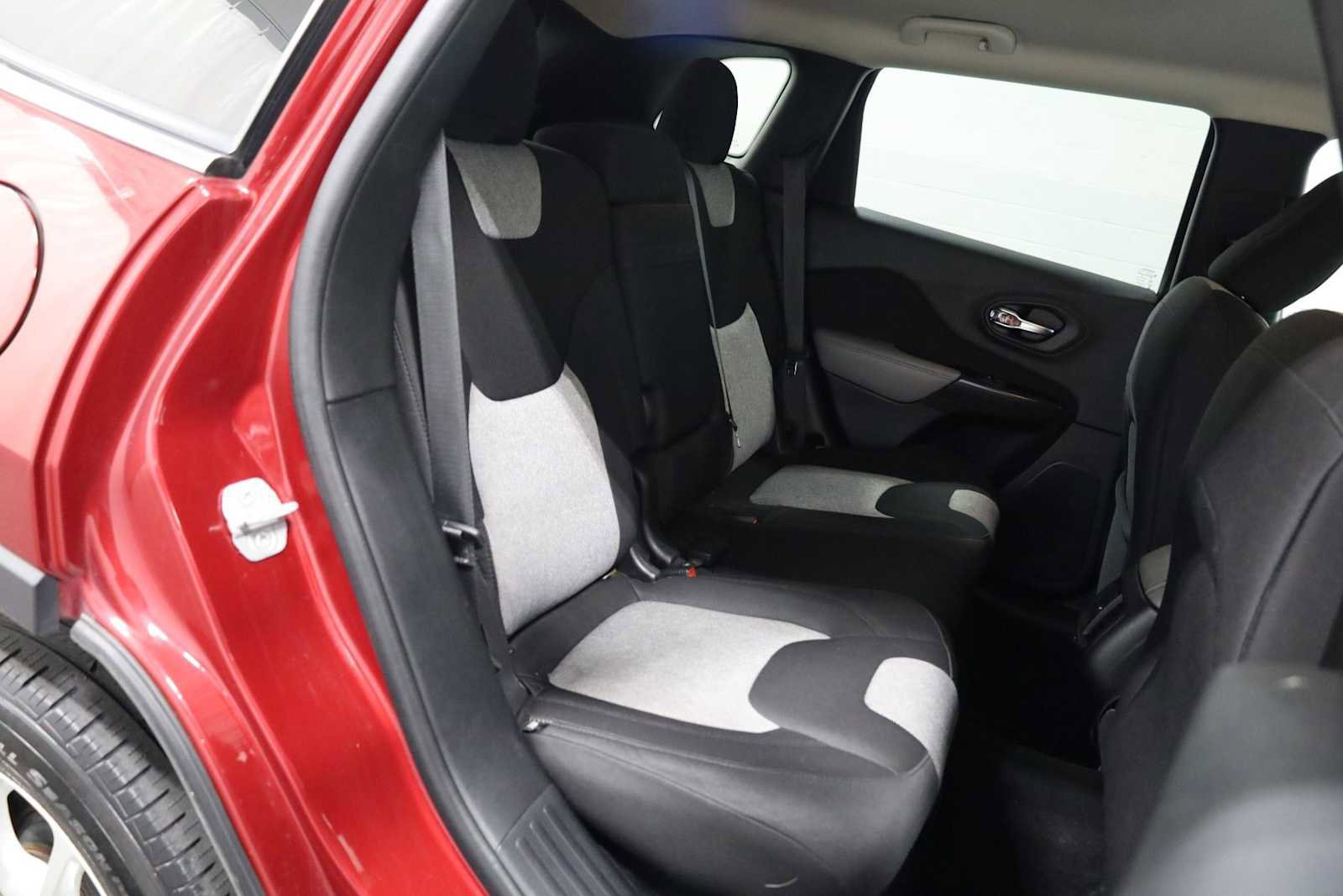 Used 2014 Jeep Cherokee Latitude image 32