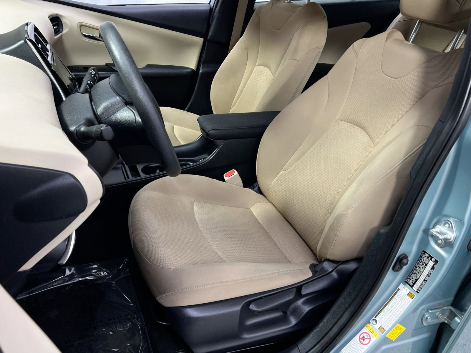 Used 2019 Toyota Prius LE image 4