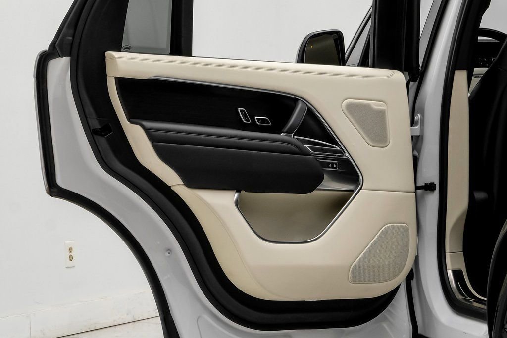 Used 2022 Land Rover Range Rover Long Wheelbase SE image 38