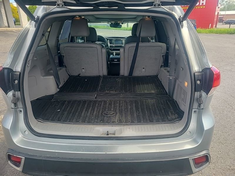 Used 2019 Toyota Highlander Limited Platinum AWD/4WD image 11