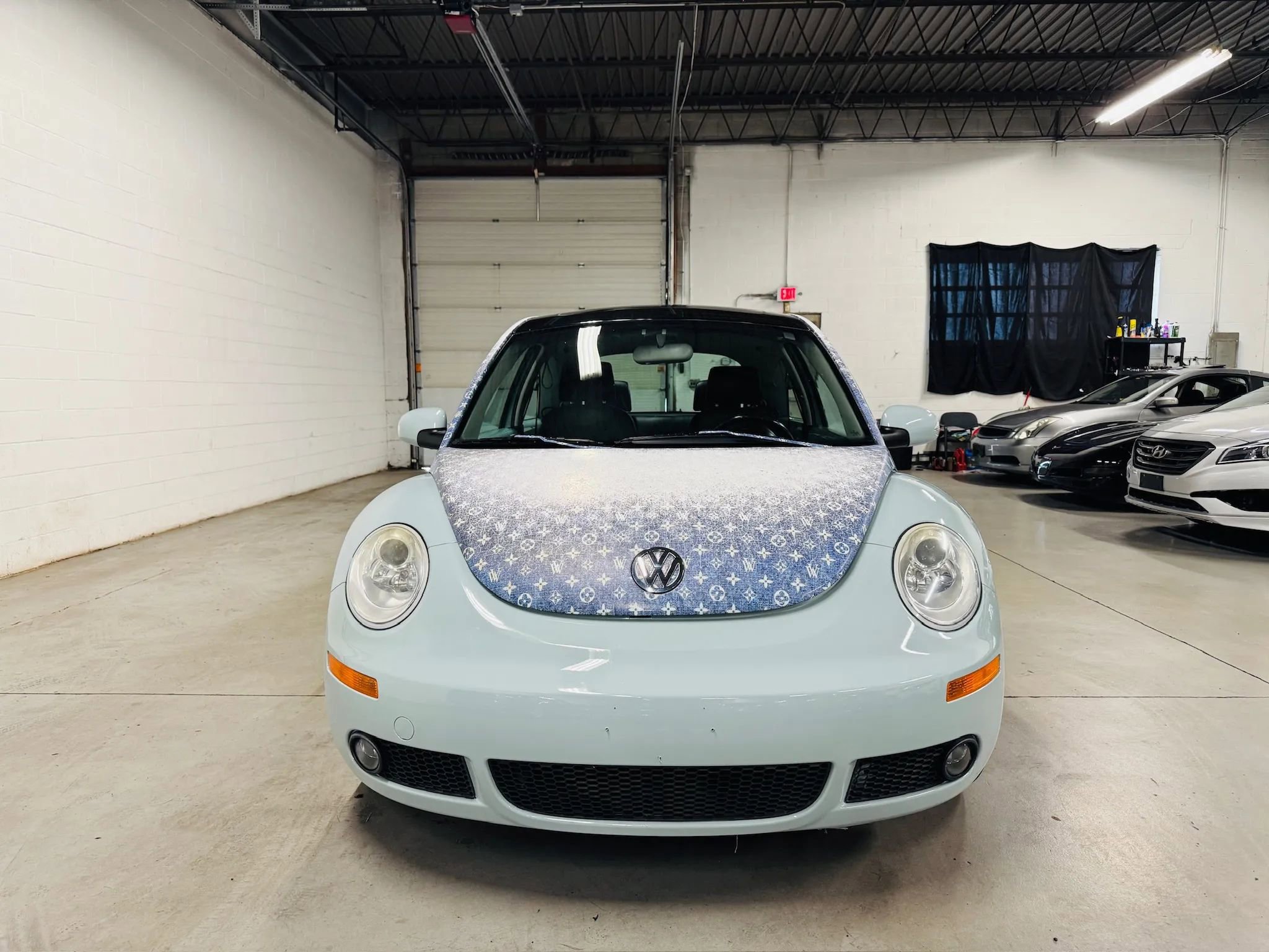 Used 2010 Volkswagen Beetle Final Edition FWD image 3