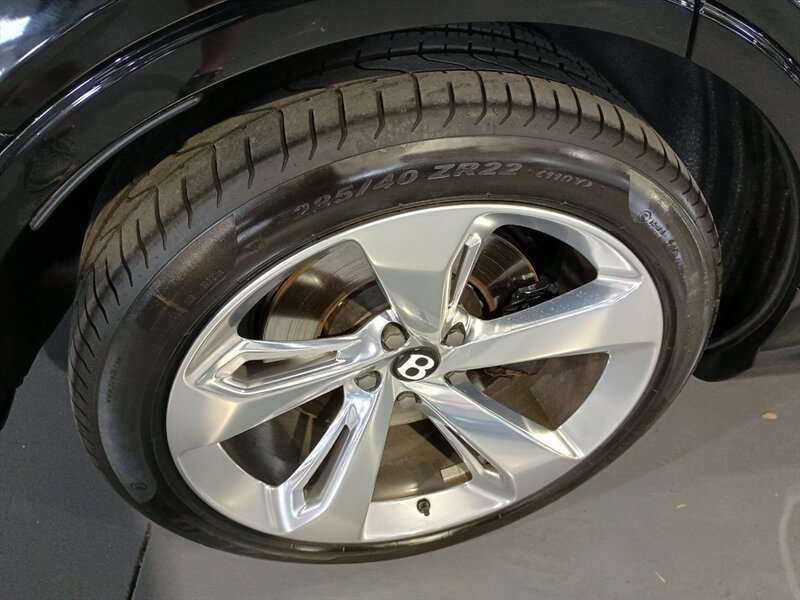Used 2023 Bentley Bentayga AWD/4WD image 53