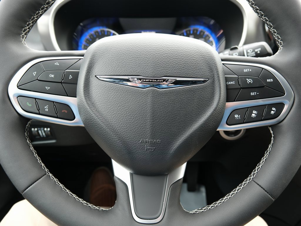 New 2025 Chrysler Pacifica Select image 17
