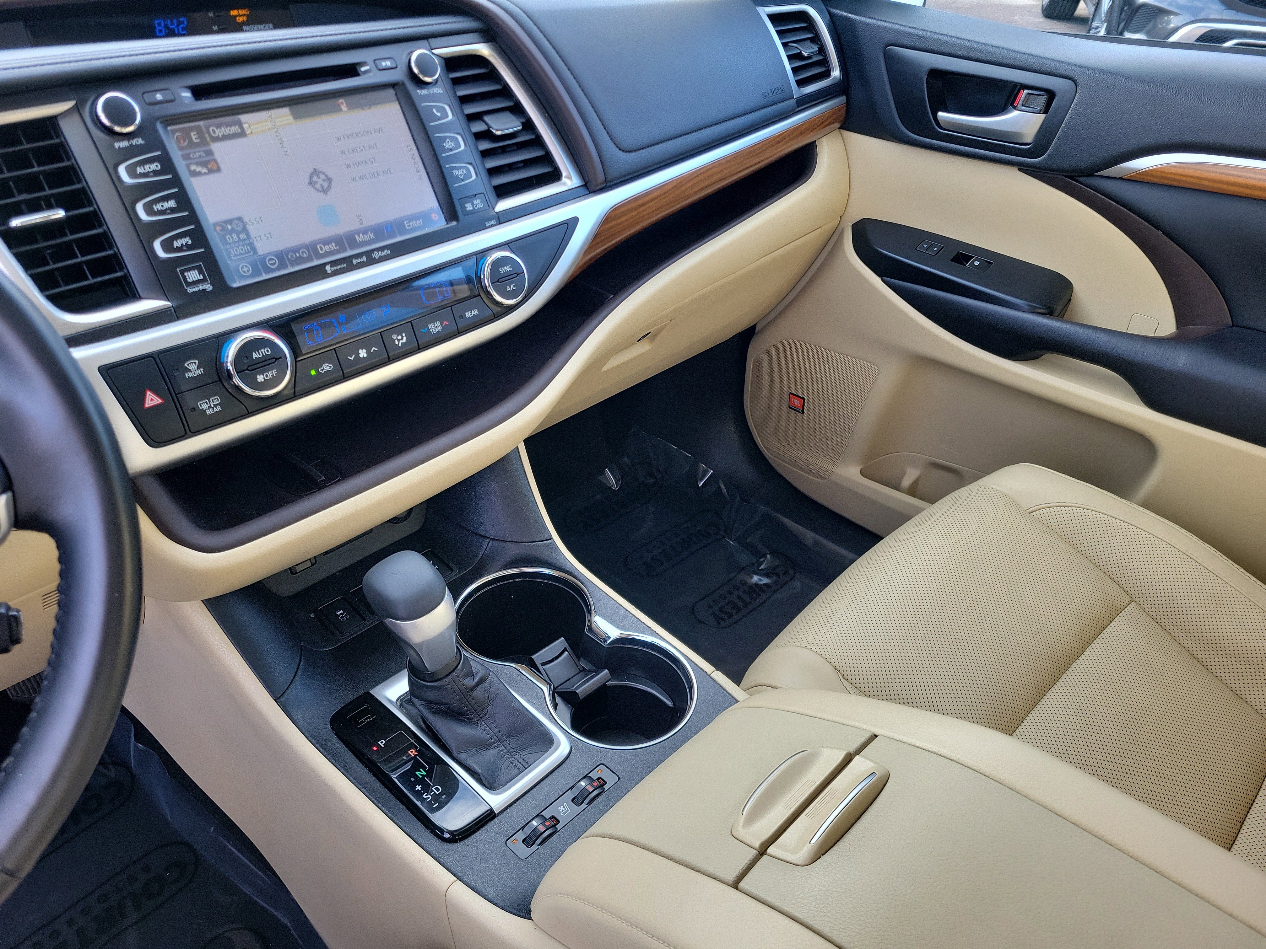 Used 2017 Toyota Highlander Limited w/ Carpet Mat Package image 34