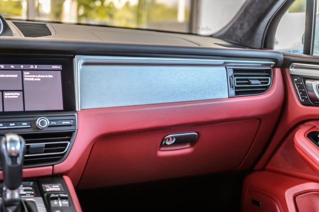 Used 2020 Porsche Macan Turbo image 32