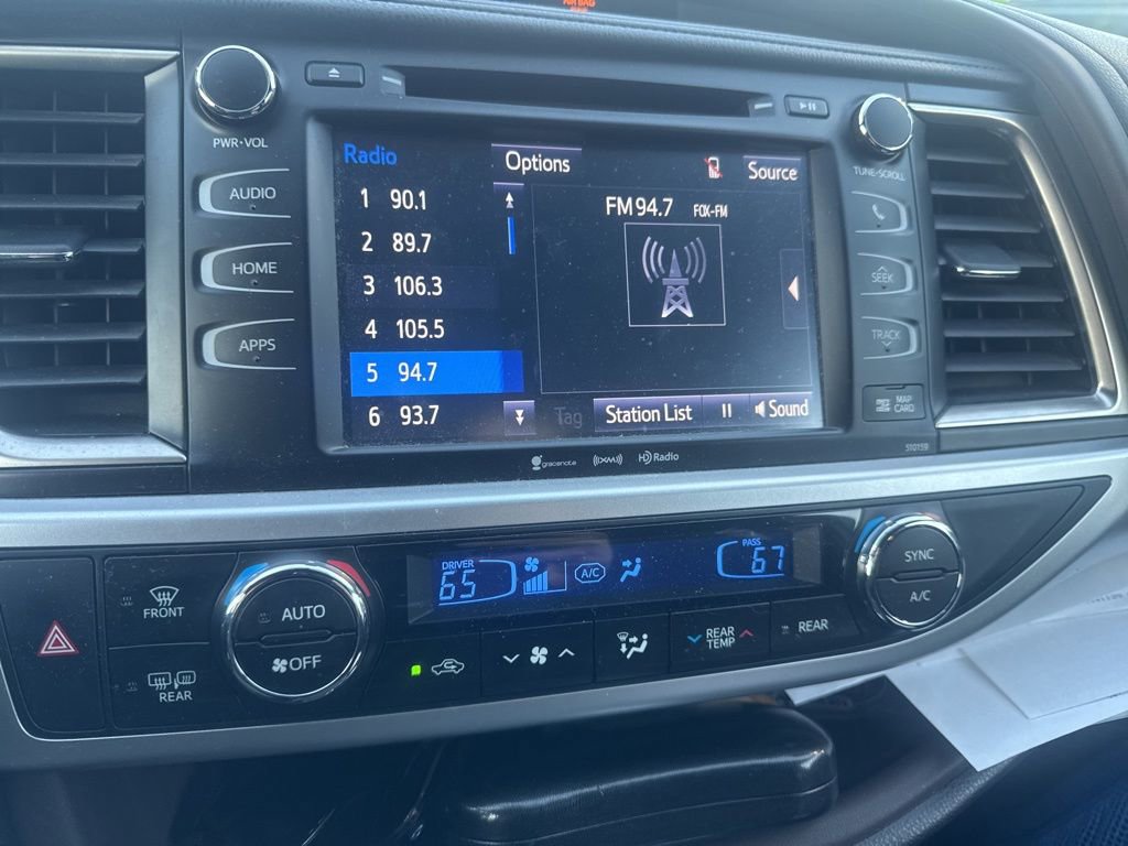 Used 2016 Toyota Highlander XLE image 11