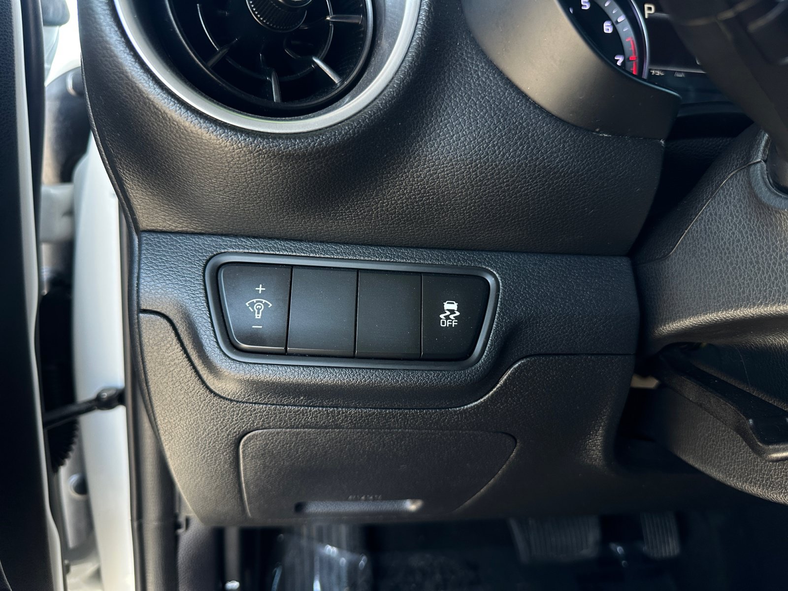 Used 2022 Kia Forte LXS FWD image 17