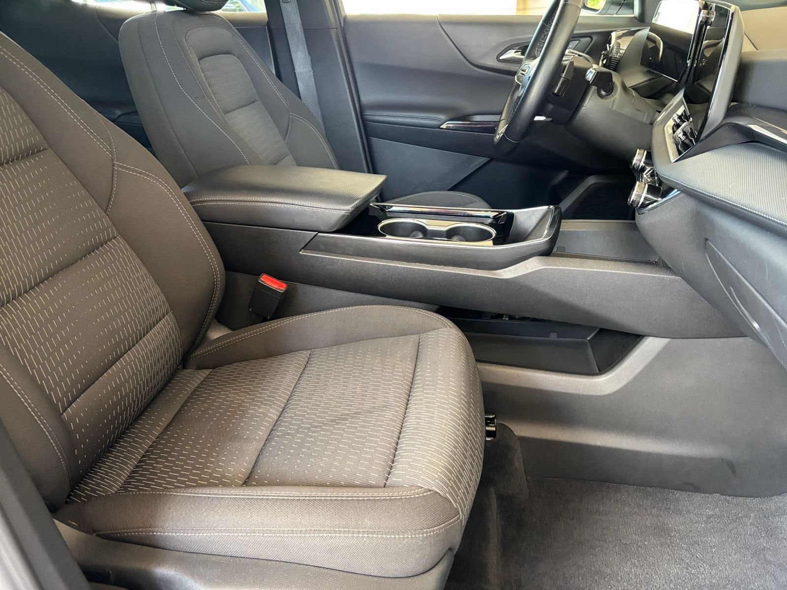Used 2025 Chevrolet Equinox LT FWD image 38