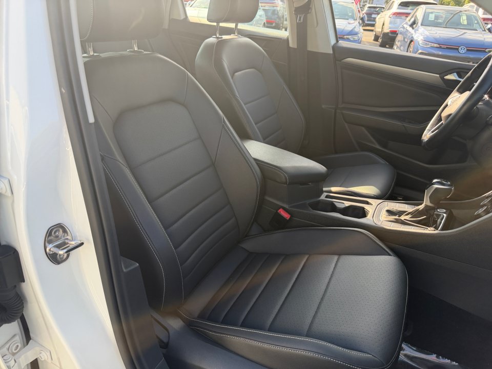 Certified 2022 Volkswagen Jetta SE FWD image 28