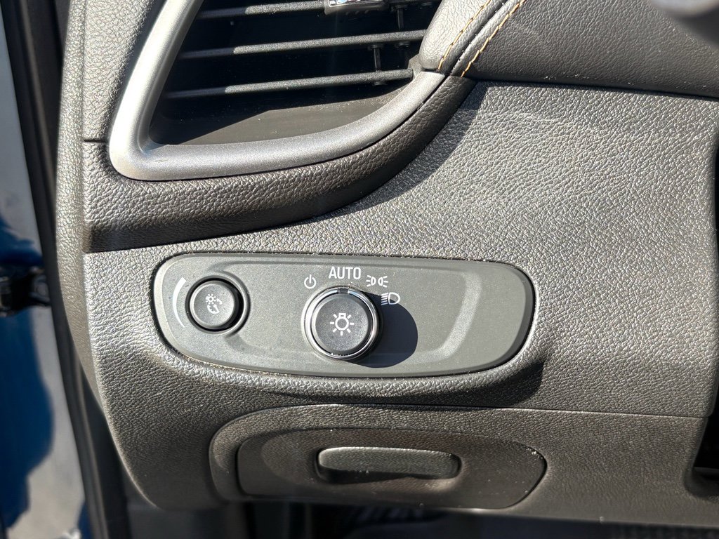 Used 2020 Chevrolet Trax LT w/ LT Convenience Package image 12