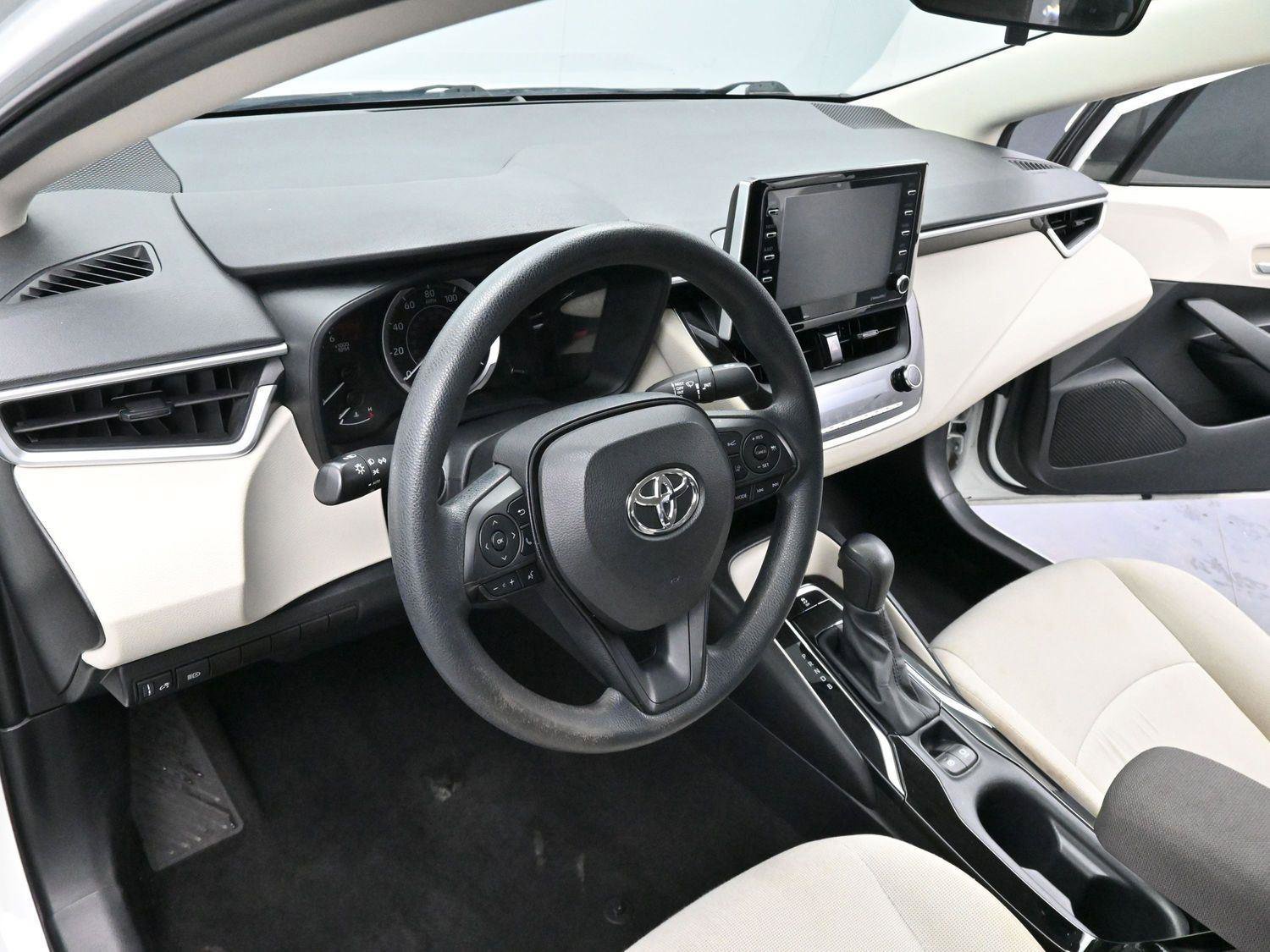 Used 2021 Toyota Corolla LE image 12