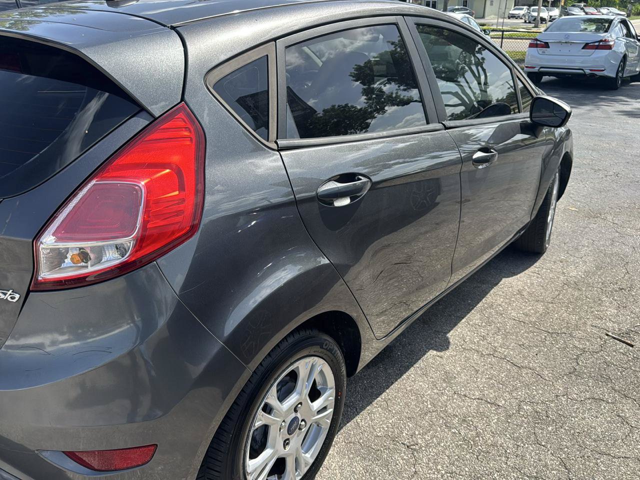 Used 2015 Ford Fiesta SE FWD image 6