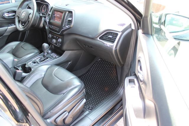 Used 2019 Jeep Cherokee Latitude Plus w/ Cold Weather Group AWD/4WD image 45