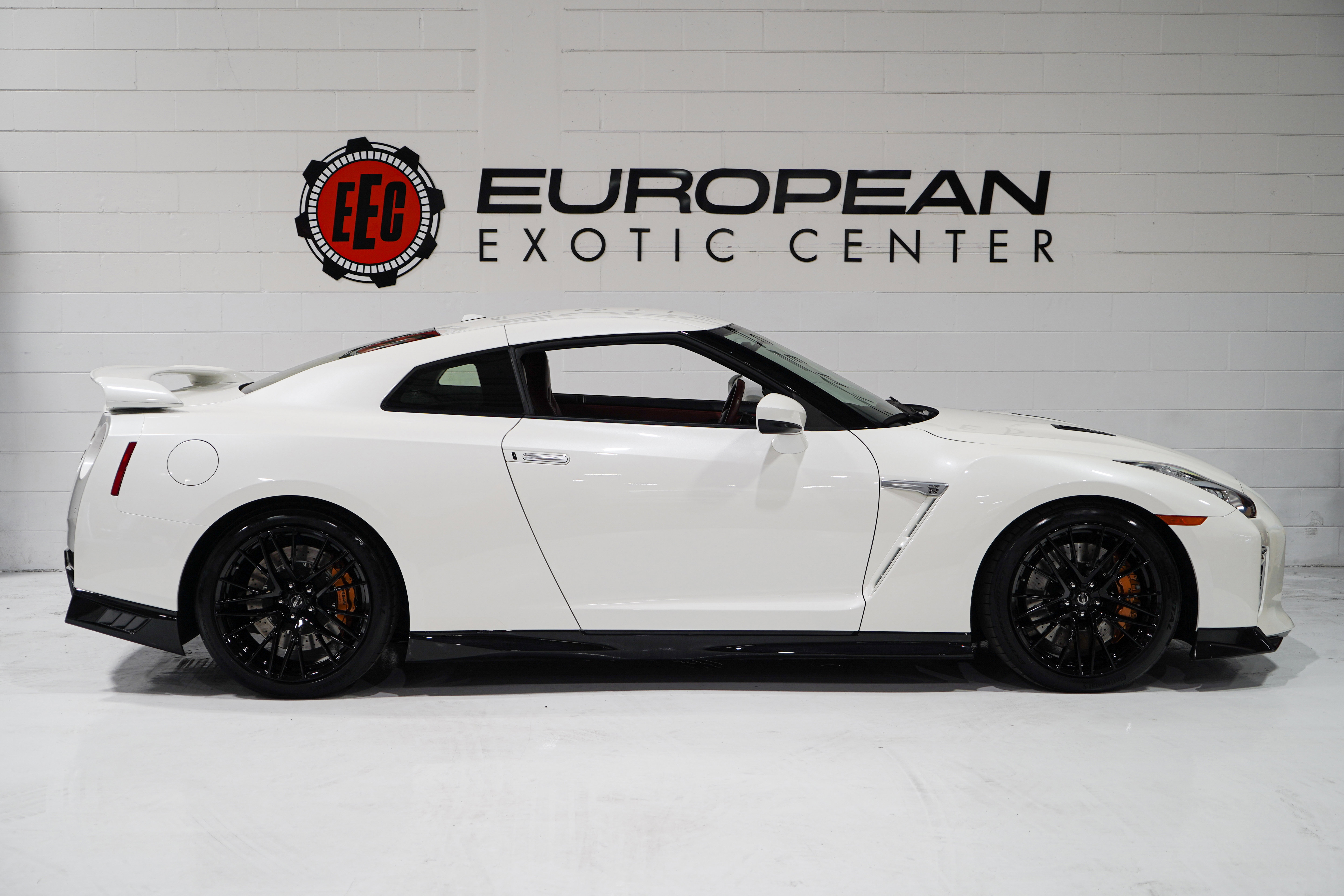 Used 2021 Nissan GT-R Premium AWD/4WD image 6