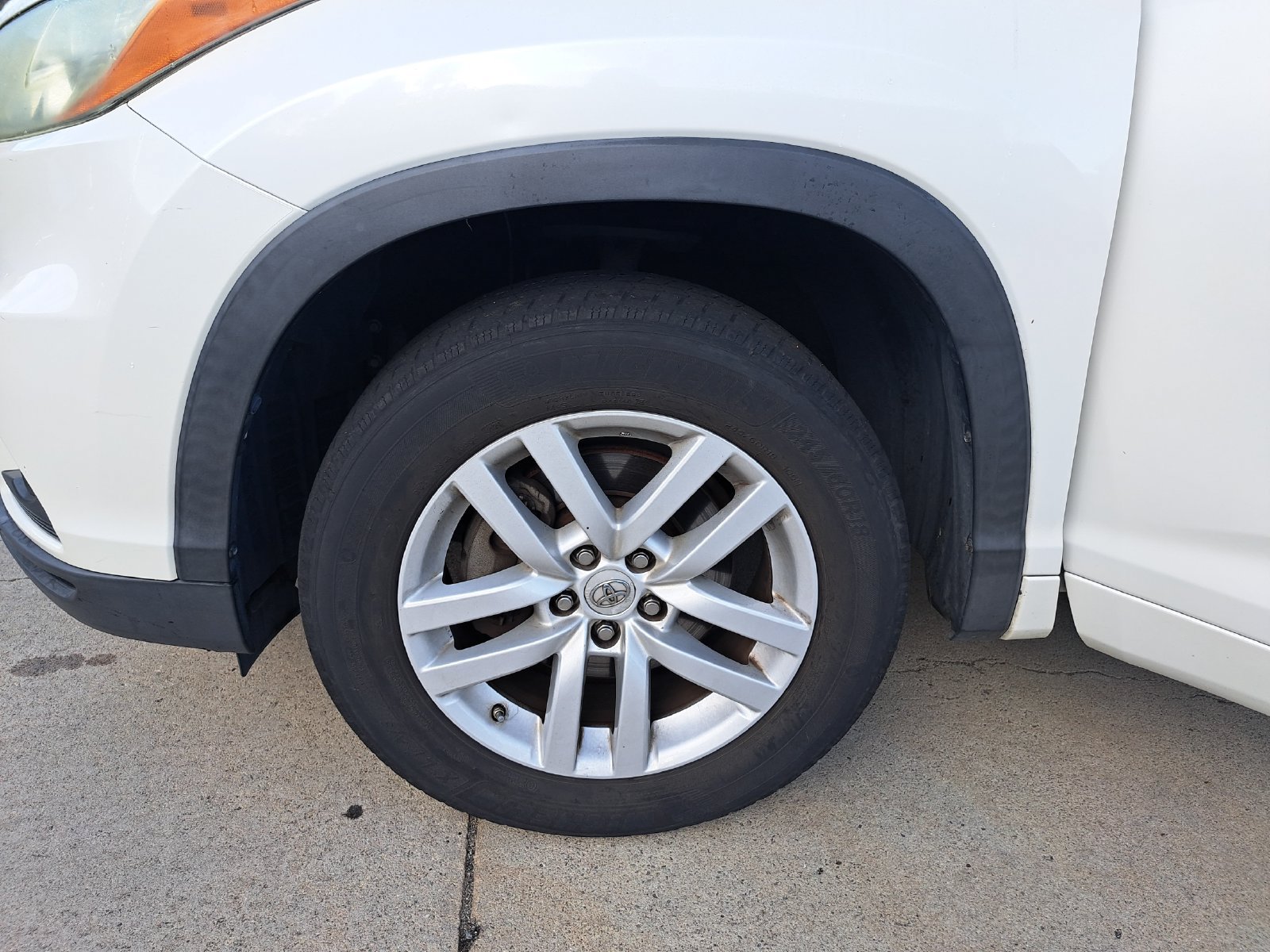 Used 2015 Toyota Highlander LE FWD image 14