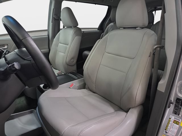 Used 2015 Toyota Sienna XLE w/ XLE Navigation Package AWD/4WD image 14