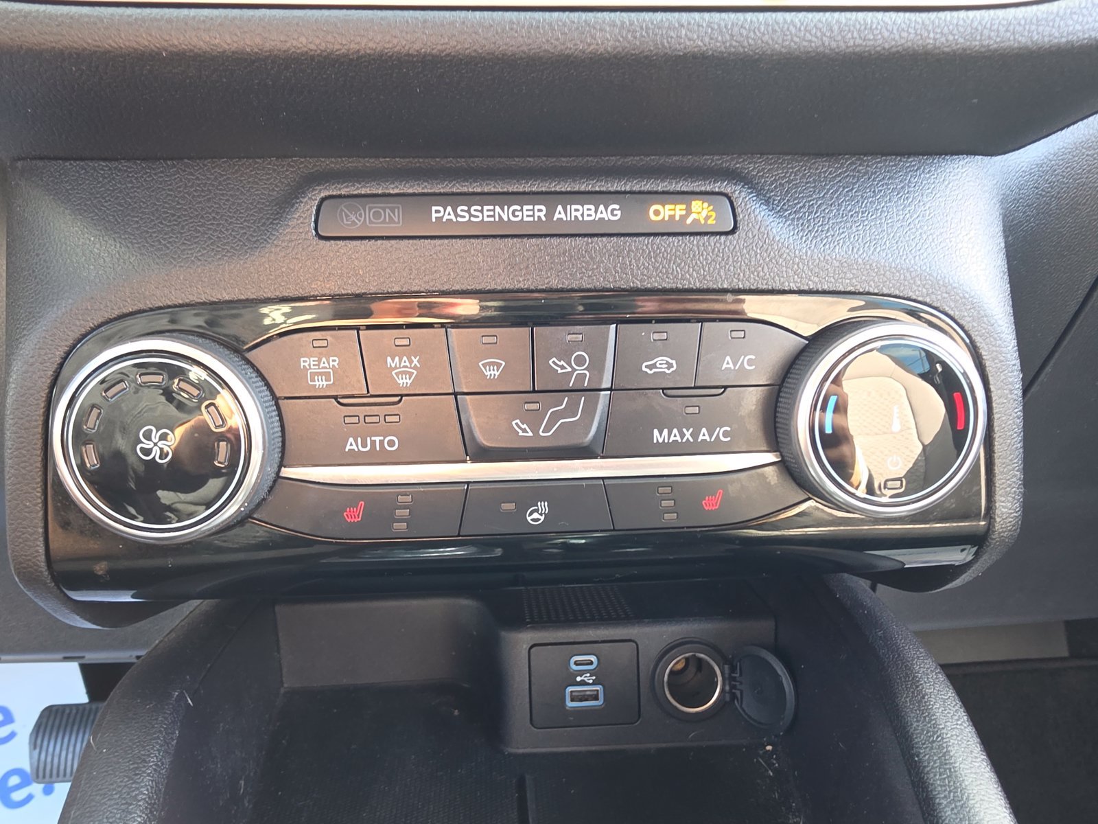 Used 2022 Ford Escape SE w/ SE Sport Appearance Package AWD/4WD image 19