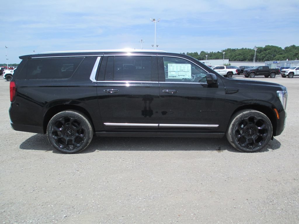 New 2026 GMC Yukon XL Denali w/ Denali Reserve Package AWD/4WD image 3