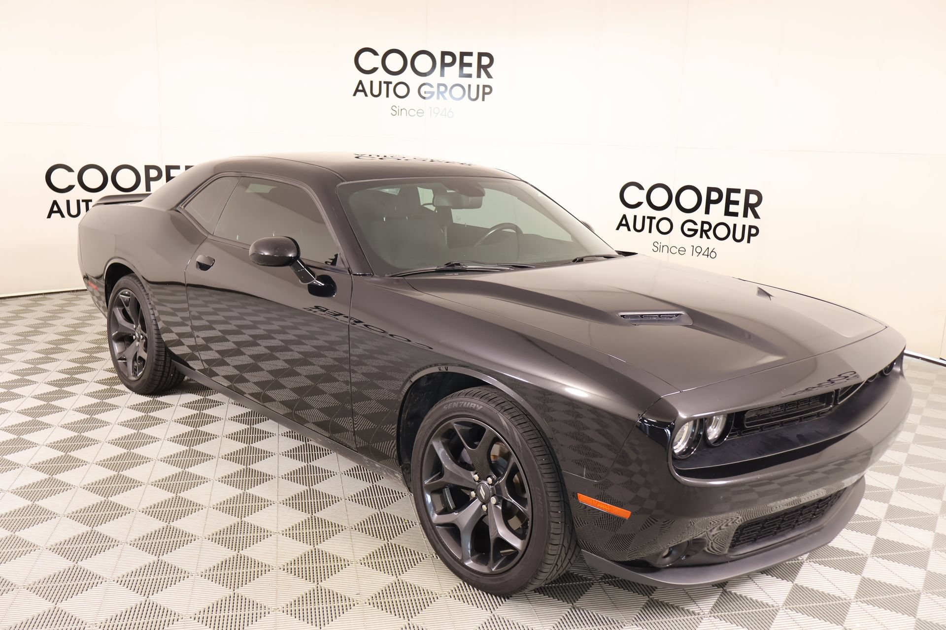 Used 2020 Dodge Challenger SXT w/ Blacktop Package RWD image 1